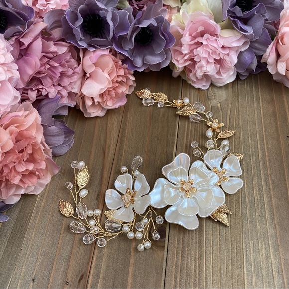 Romantic Floral Crystal and Pearl Vine Headdress - Picture 5 of 16